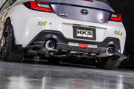 HKS comienza a meterle mano al nuevo Toyota GR 86: Kit compresor, suspensiones roscadas...