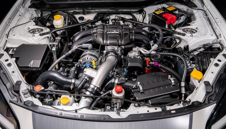 HKS comienza a meterle mano al nuevo Toyota GR 86: Kit compresor, suspensiones roscadas...