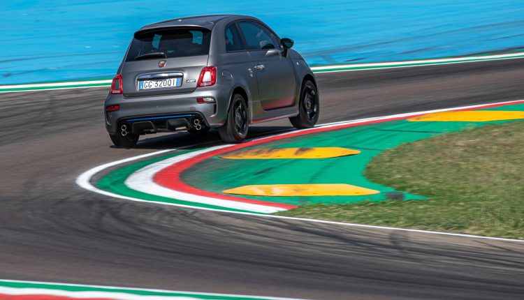 Abarth F595: Un guiño a la Fórmula 4