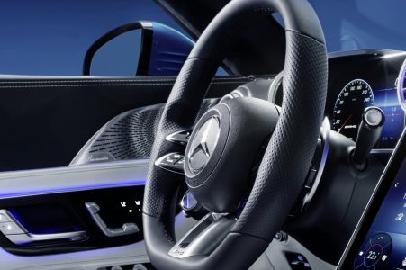 Así es el interior del Mercedes-AMG SL 2022: Pantallas por doquier