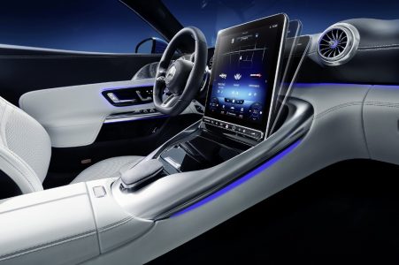 Así es el interior del Mercedes-AMG SL 2022: Pantallas por doquier