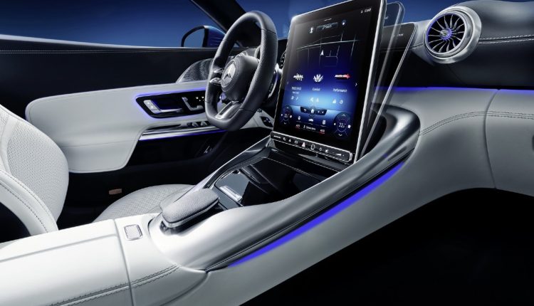 Así es el interior del Mercedes-AMG SL 2022: Pantallas por doquier