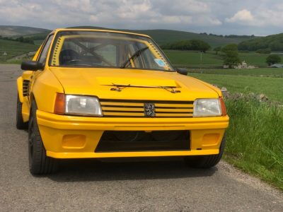 Parece un Peugeot 205... pero en realidad es un Porsche Boxster