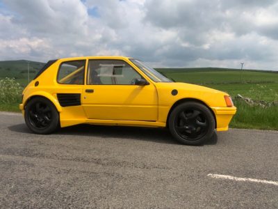 Parece un Peugeot 205... pero en realidad es un Porsche Boxster