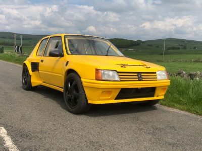 Parece un Peugeot 205... pero en realidad es un Porsche Boxster