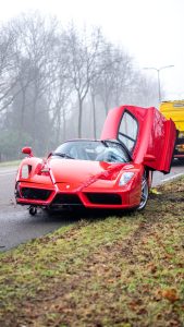 Este Ferrari Enzo ha sido siniestrado por un mecánico en Países Bajos