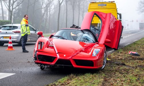 Este Ferrari Enzo ha sido siniestrado por un mecánico en Países Bajos