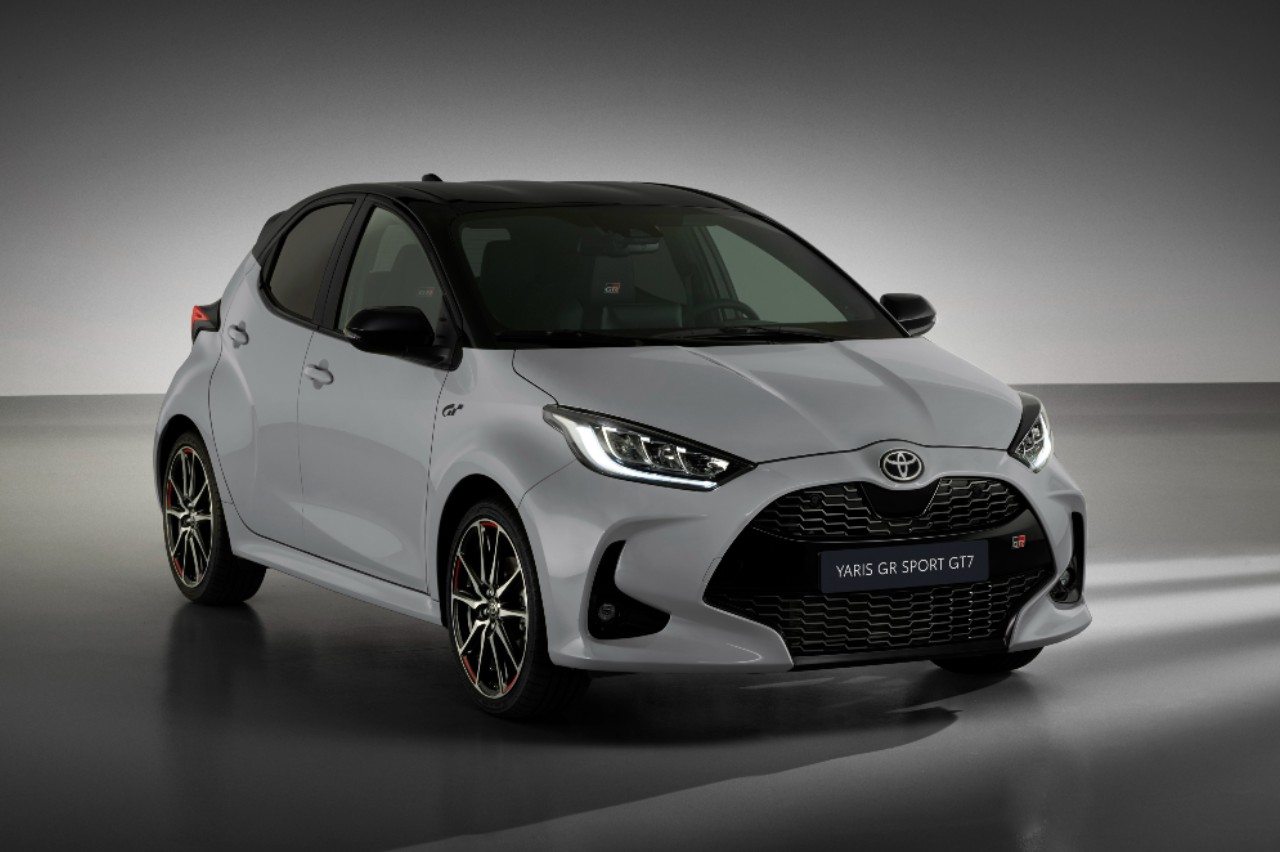 toyota-yaris-gr-sport-gt7-edition-la-playstation-5-y-el-gran-turismo-7-vienen-incluidos-5.jpg