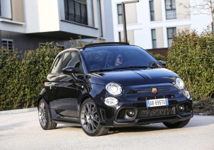 Abarth 595 y 695 2022: La gama se simplifica con dos modelos de hasta 180 CV