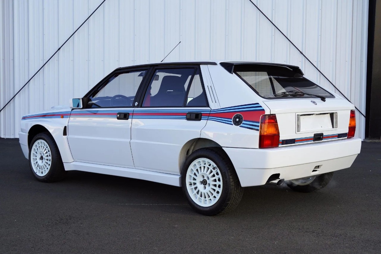 Este Lancia Delta Integrale Martini 5 Evoluzione sólo tiene 168 kilómetros y ahora puede ser tuyo