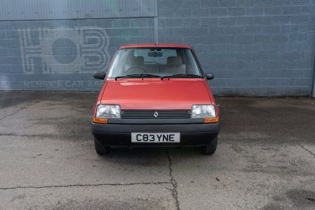 Sale a subasta esta espectacular colección de 12 Renault procedentes de la división británica de Renault