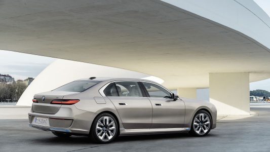 BMW Serie 7 2023: La nueva generación llega con una versión eléctrica