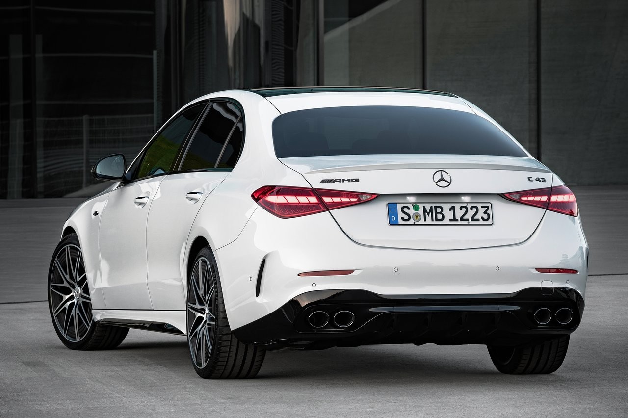 El Mercedes-AMG C 43 ya es oficial: Adiós a los seis cilindros, hola a los 408 CV electrificados