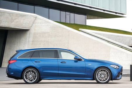 El Mercedes-AMG C 43 ya es oficial: Adiós a los seis cilindros, hola a los 408 CV electrificados