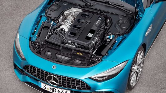 El Mercedes-AMG SL 43 llega con cuatro cilindros y turbocompresor eléctrico