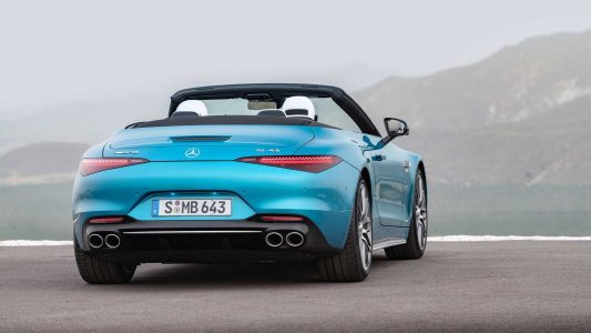 El Mercedes-AMG SL 43 llega con cuatro cilindros y turbocompresor eléctrico