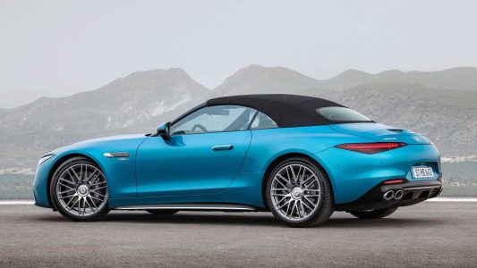 El Mercedes-AMG SL 43 llega con cuatro cilindros y turbocompresor eléctrico