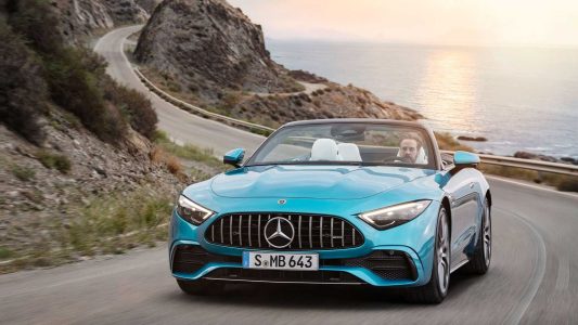 El Mercedes-AMG SL 43 llega con cuatro cilindros y turbocompresor eléctrico