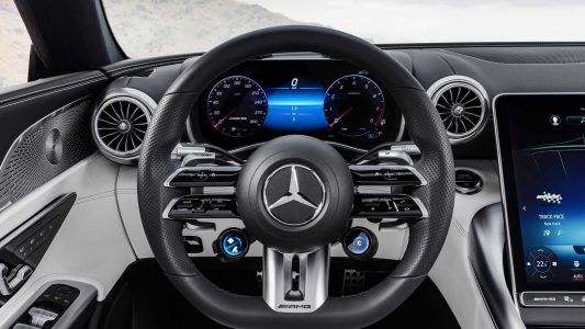 El Mercedes-AMG SL 43 llega con cuatro cilindros y turbocompresor eléctrico