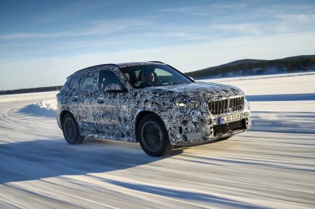 El BMW iX1 luce así en la nieve durante sus tests de desarrollo