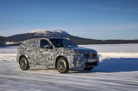 El BMW iX1 luce así en la nieve durante sus tests de desarrollo