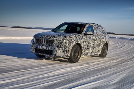 El BMW iX1 luce así en la nieve durante sus tests de desarrollo