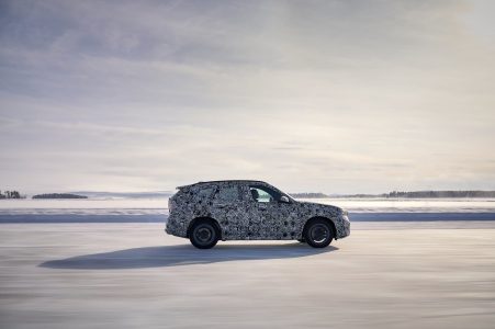 El BMW iX1 luce así en la nieve durante sus tests de desarrollo