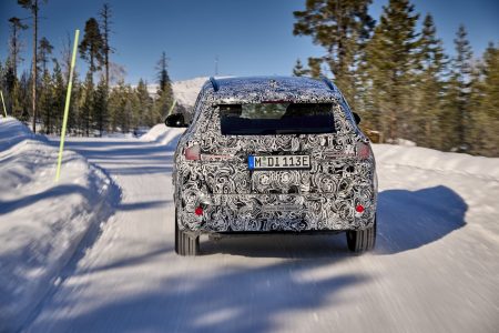 El BMW iX1 luce así en la nieve durante sus tests de desarrollo