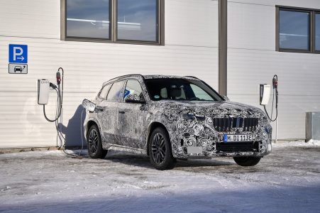 El BMW iX1 luce así en la nieve durante sus tests de desarrollo