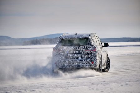 El BMW iX1 luce así en la nieve durante sus tests de desarrollo