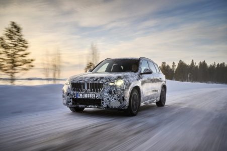 El BMW iX1 luce así en la nieve durante sus tests de desarrollo