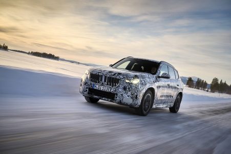 El BMW iX1 luce así en la nieve durante sus tests de desarrollo