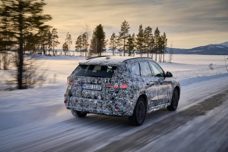 El BMW iX1 luce así en la nieve durante sus tests de desarrollo