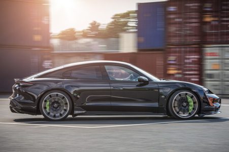 El Porsche Taycan Turbo S recibe unas llantas de 22 pulgadas y detalles en verde lima de la mano de BRABUS