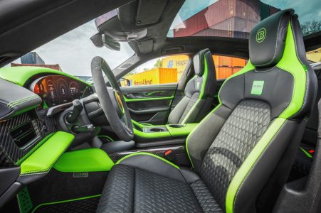 El Porsche Taycan Turbo S recibe unas llantas de 22 pulgadas y detalles en verde lima de la mano de BRABUS