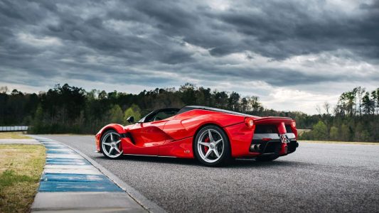 Este Ferrari LaFerrari Aperta con 259 km sale a subasta y podría venderse por más de 5 millones de dólares