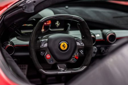 Este Ferrari LaFerrari Aperta con 259 km sale a subasta y podría venderse por más de 5 millones de dólares