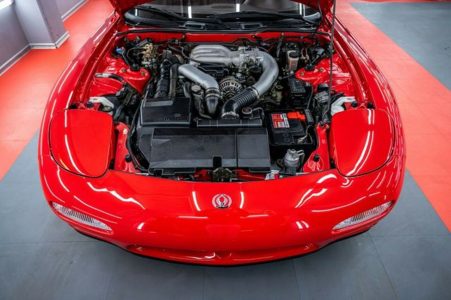 ¿Pagarías 159.000 euros por un Mazda RX-7 FD3S de 1992 con volante a la izquierda y 764 kilómetros?