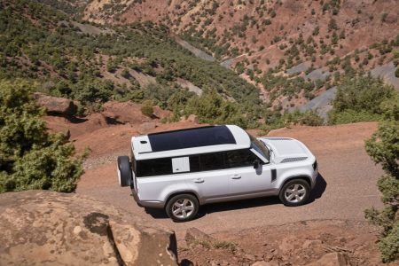 Ya disponible el Land Rover Defender 130: Con ocho plazas en su interior