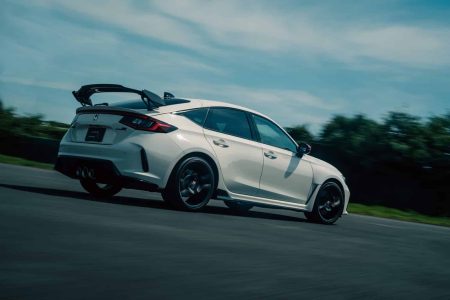 El Honda Civic Type R 2023 recibe sus primeros accesorios oficiales, incluyendo un alerón en fibra de carbono