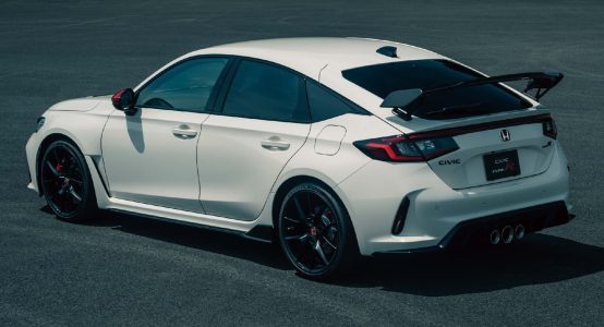 El Honda Civic Type R 2023 recibe sus primeros accesorios oficiales, incluyendo un alerón en fibra de carbono