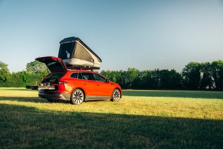 El Skoda Enyaq iV FestEVal se apunta a la moda camper