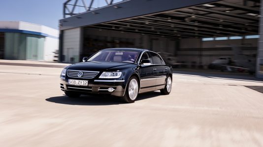 Volkswagen muestra la segunda generación del Phaeton que nunca llegó a fabricar