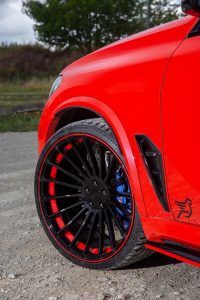 El BMW X5 M Competition de Hamann se viste de este llamativo color rojo