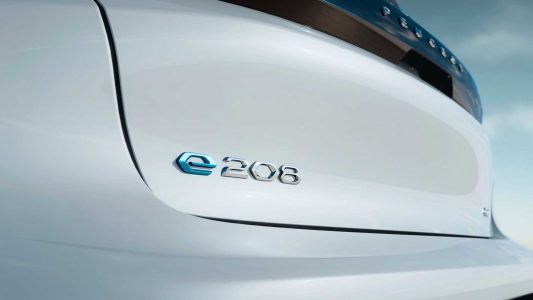 El Peugeot e-208 eléctrico mejora su autonomía y potencia: ¡hasta 400 kilómetros!
