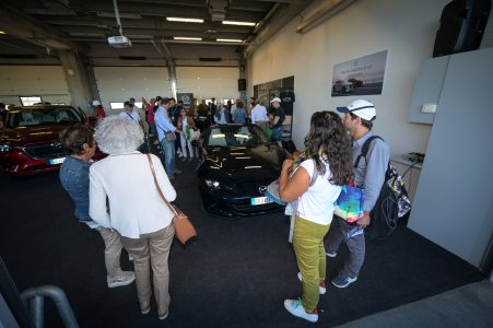 Récord Guiness: 707 Mazda MX-5 se han dado cita en Italia