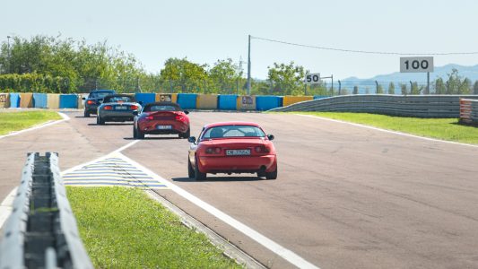 Récord Guiness: 707 Mazda MX-5 se han dado cita en Italia