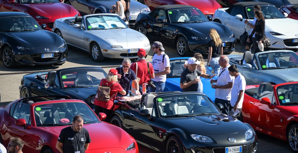 Mazda_MX-5_Guinness_World_Record_046_highres
