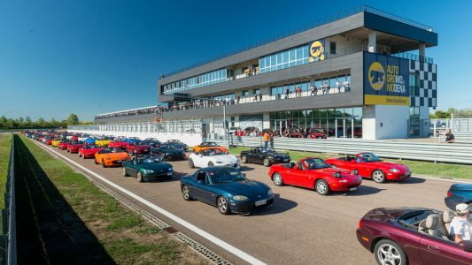 Récord Guiness: 707 Mazda MX-5 se han dado cita en Italia