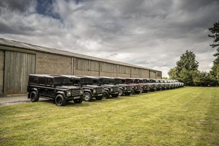 Twisted Automotive saca a la venta 16 Land Rover Defender de 2015 nuevos a estrenar